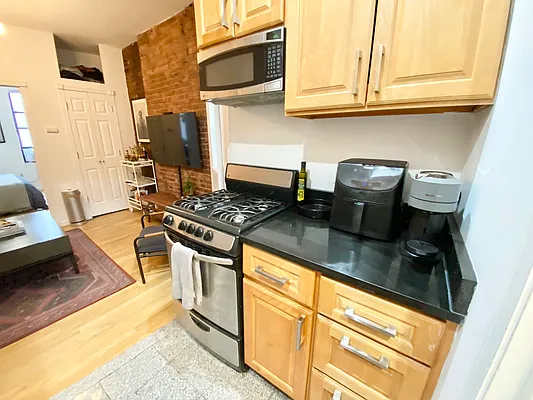 Rented by J PRESTON AND ASSOCIATES INC | media 22