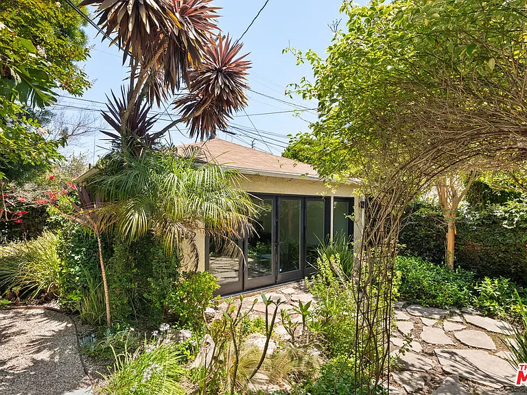 8022 Regis Way — Photo 8