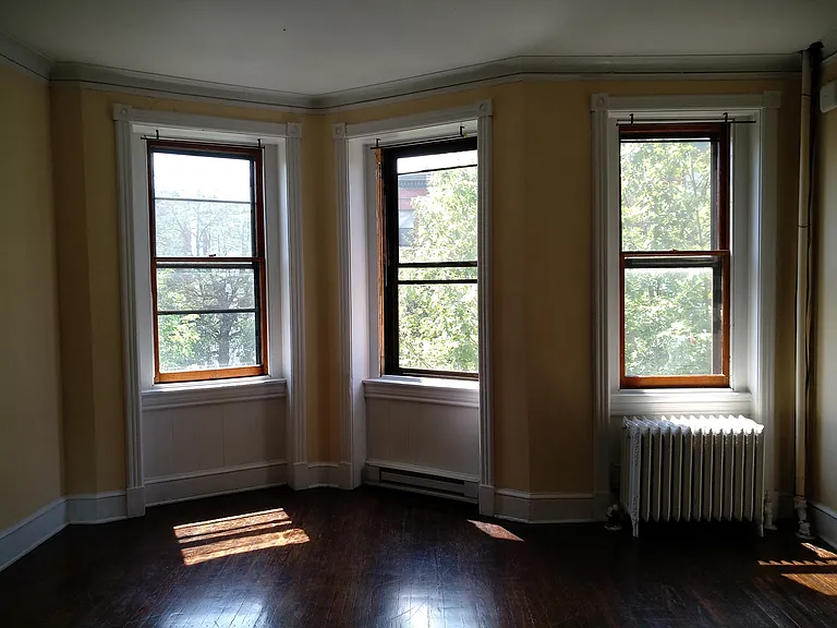 1700BLOCK Bolton St — Photo 2