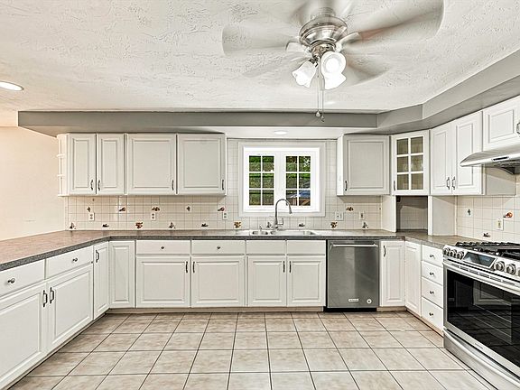 3rd image of 22 Stoney Hill Rd