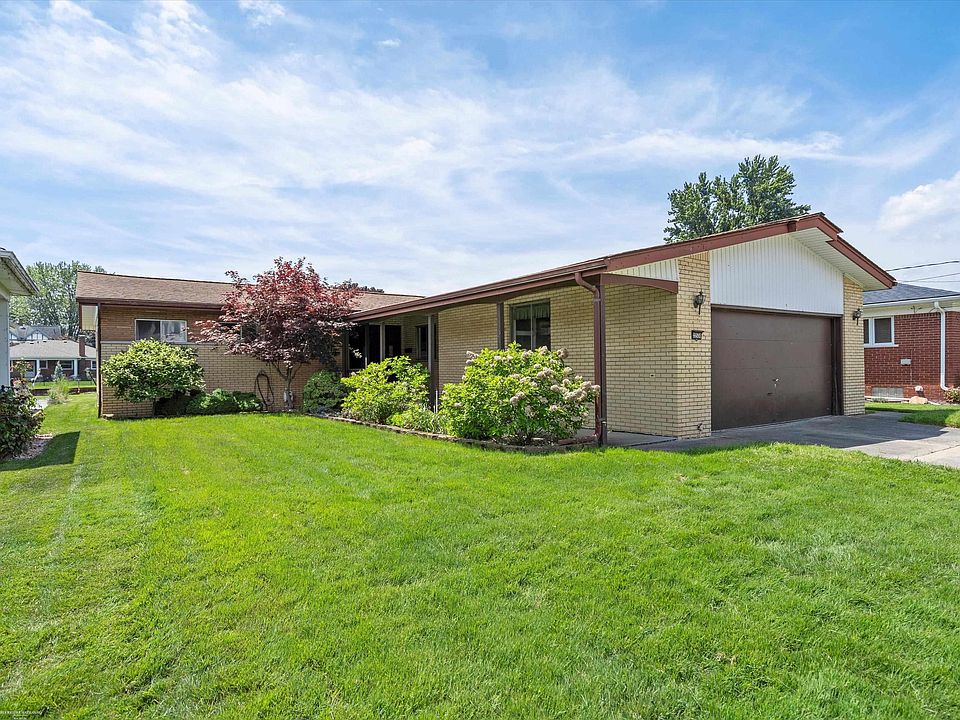 1st image of 22530 Shorewood Dr