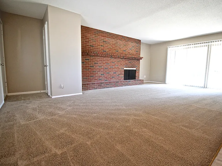 Pet-Friendly Apartments in Shawnee, KS Near Kansas City — Photo 18