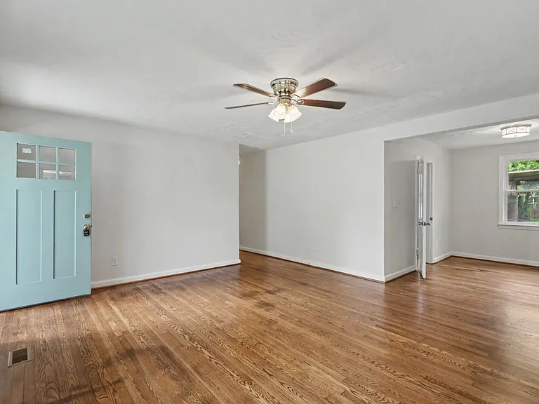 1221 Burlington Rd — Photo 7