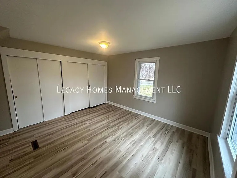 962 Lakeview Dr — Photo 14