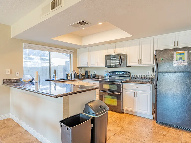 2105 N Los Altos Dr #4 — Photo 4