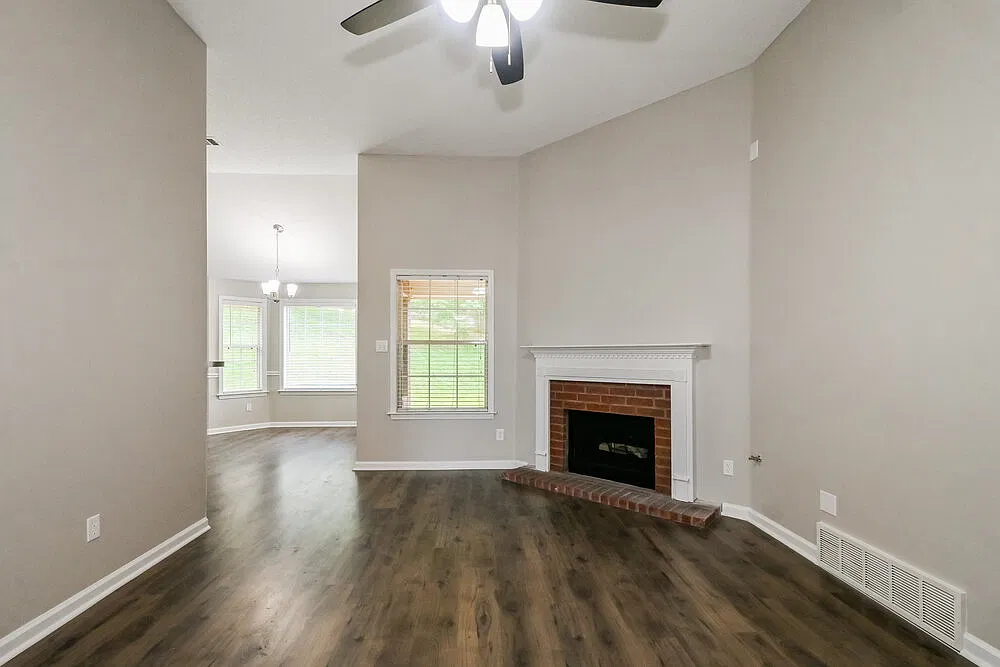 3 bed, 2.0 bath, 1899 sqft, $2,095 — Photo 4