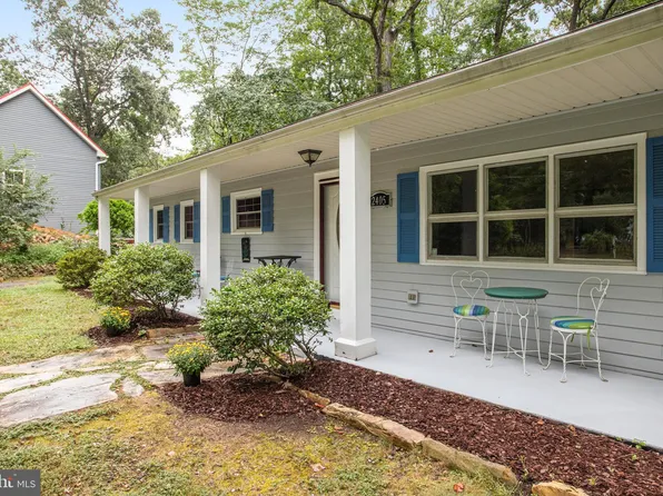 2405 Raymond Pl, Haymarket, VA 20169