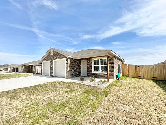 2nd image of 1809 Castroville Trl
