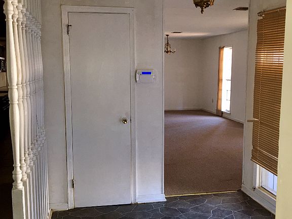 3rd image of 4700 Valerie Cir