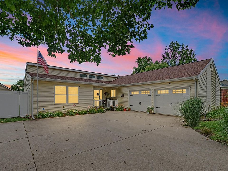1st image of 105 Surrey Ln