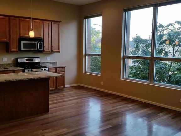3rd image of 1725 N Western Ave APT 2