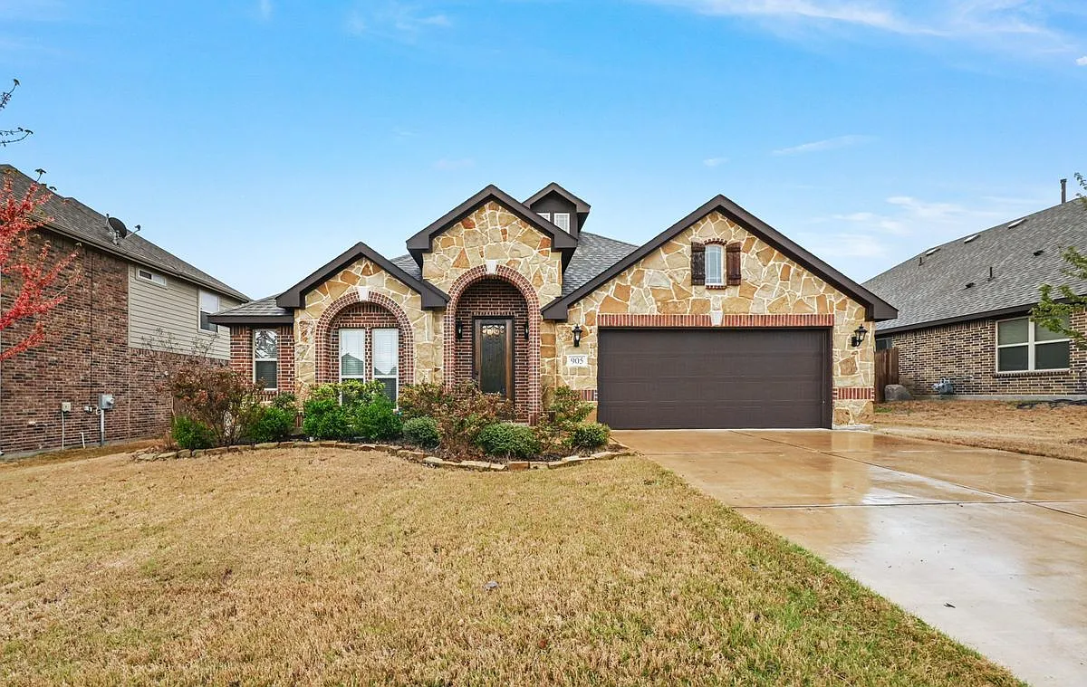 4 bed, 3.0 bath, 2806 sqft, $3,300 — Photo 1