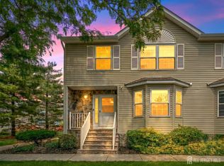8 Ashley Ct, Somerset, NJ 08873