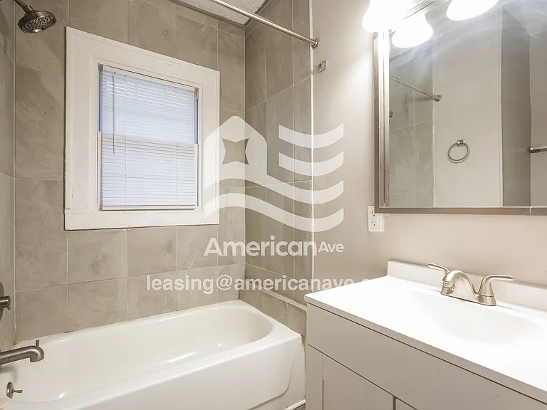 1715996_011_wm_-_bathroom_13389316.jpg