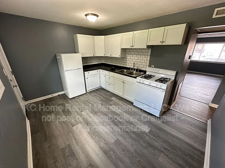 3118 N 55th St #B — Photo 8