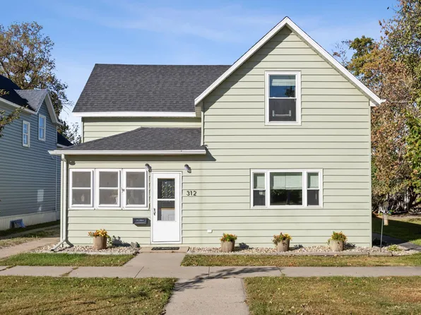 312 Langer Ave S, Casselton, ND 58012