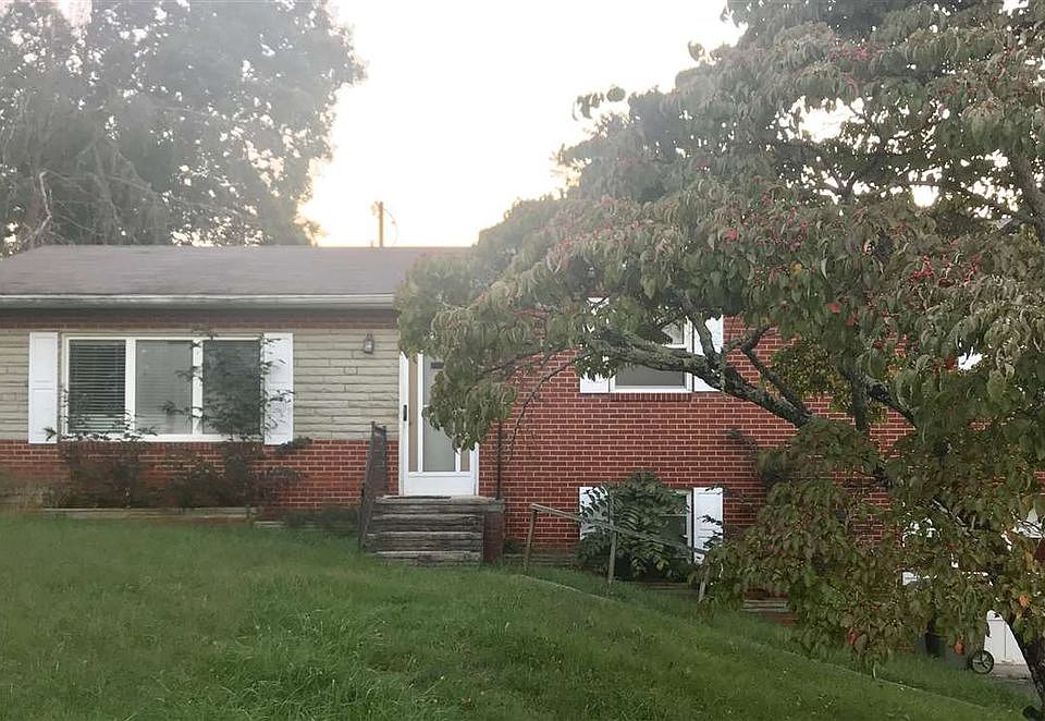 2nd image of 1528 Briar Cliff Cir