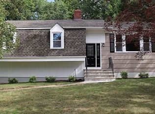 7 Forest Dr, Succasunna, NJ 07876