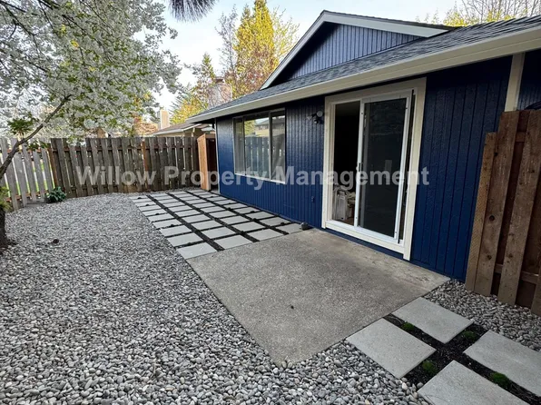 2132 NE Barberry Ct, Hillsboro, OR 97124