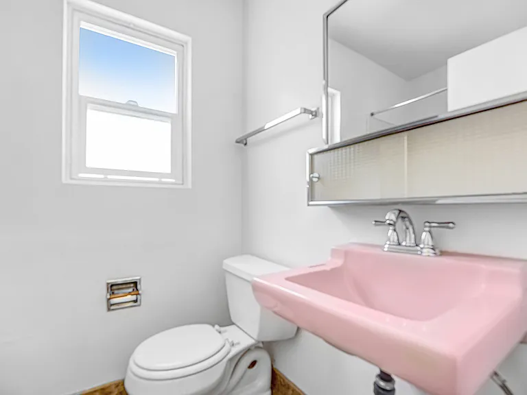 109 N Screenland Dr #E — Photo 10