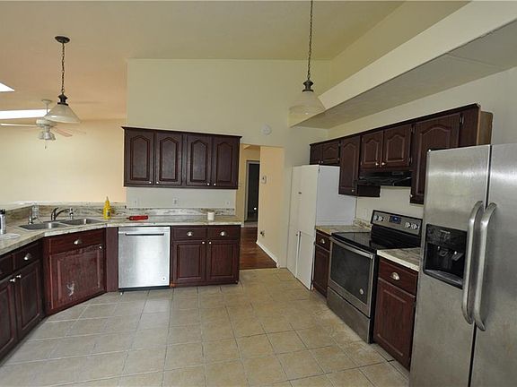 5th image of 536 Willow Bend Dr