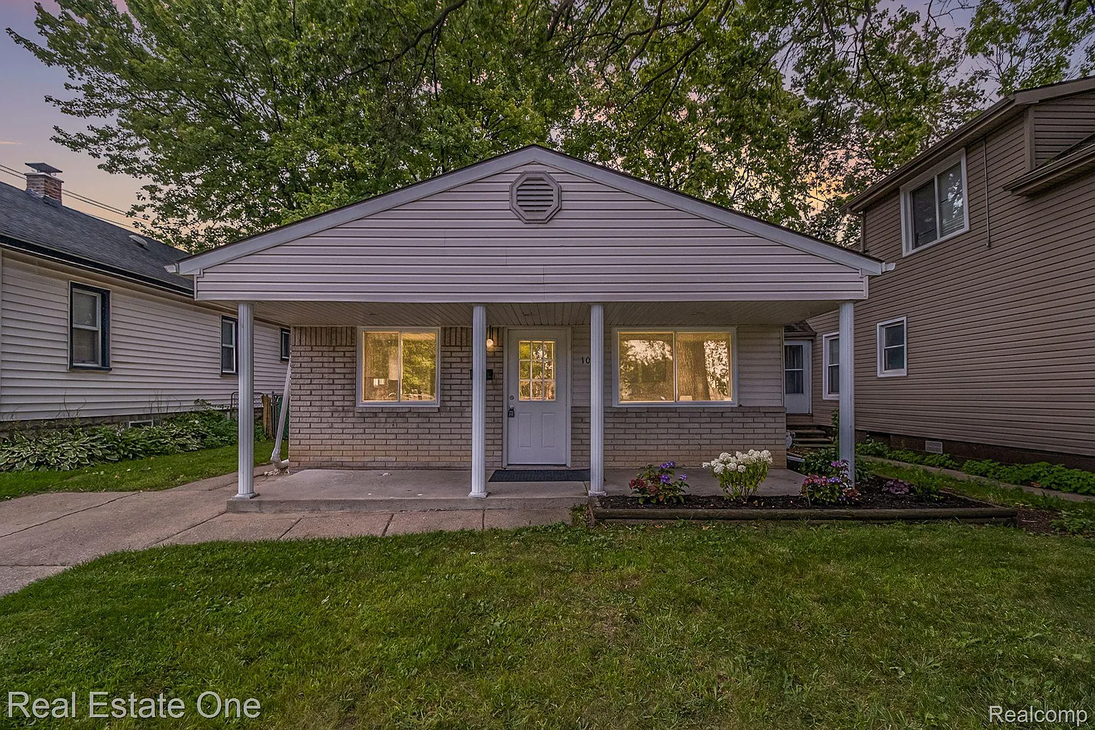 1036 E Harry Ave photo 1