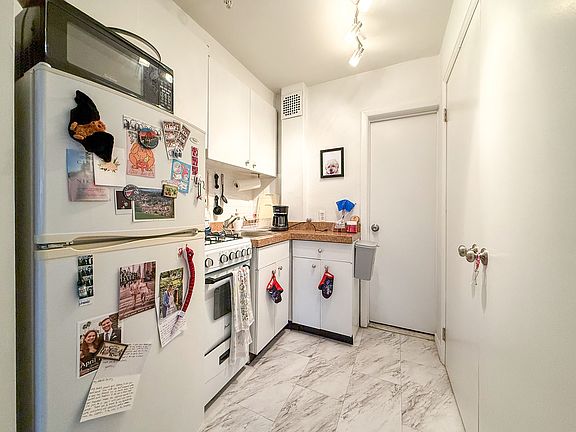 5th image of 239 E 80th St APT 4A