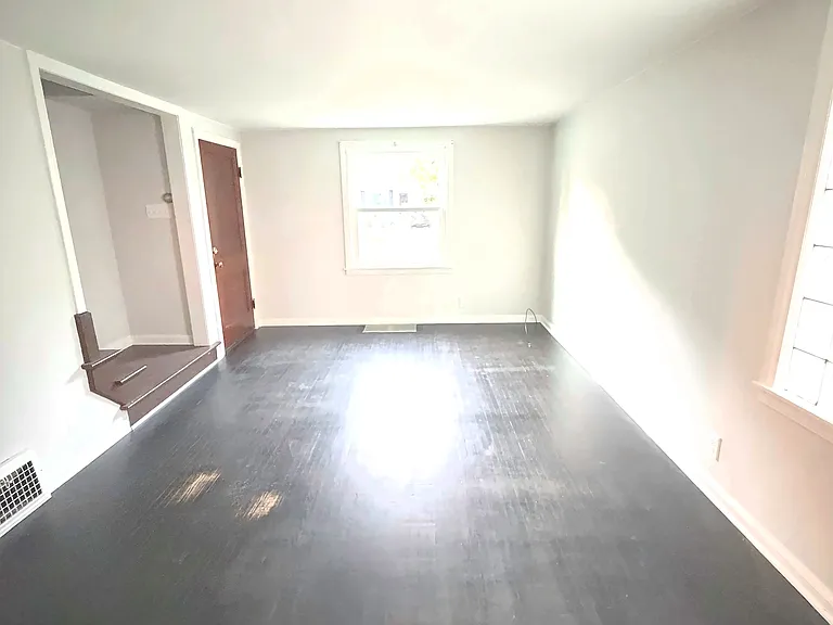 91 Hollywood Ave #1 — Photo 4