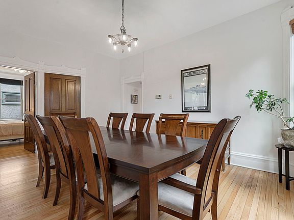 2nd image of 518 N Lombard Ave