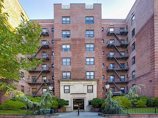 Sold by Horowitz Real Estate | media 20