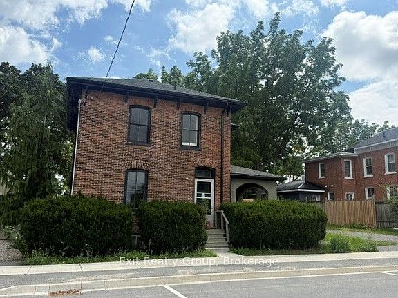 3rd image of 368 Picton Main St N