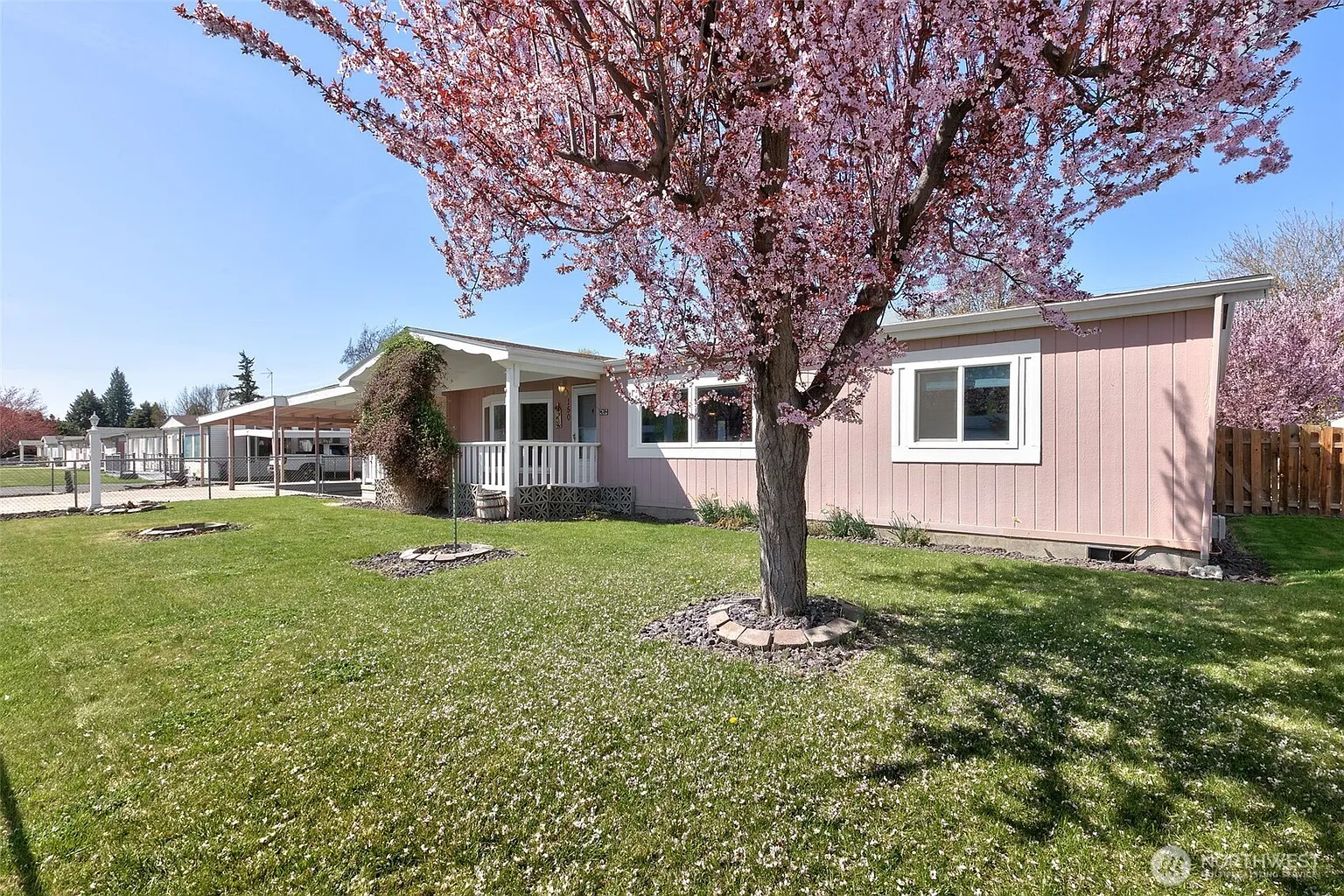 150 Four Hills photo 1