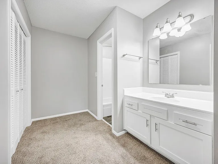 Landmark Woods Apartment Homes — Photo 35