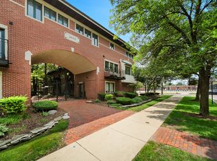 2455 W Ohio St UNIT 8E, Chicago, IL 60612