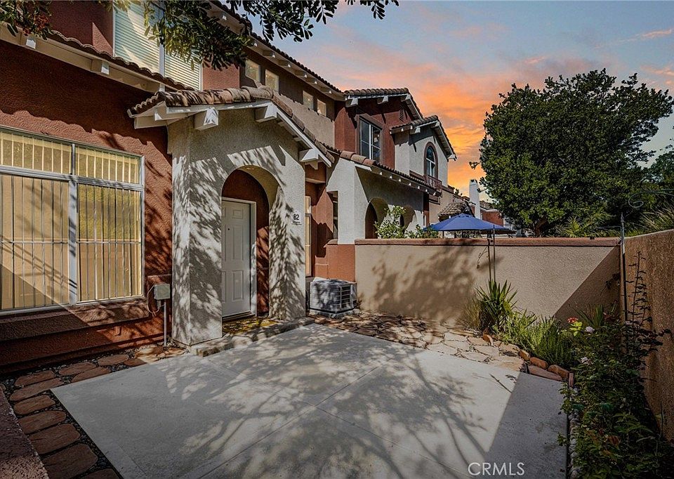 1st image of 82 Santa Barbara Ct