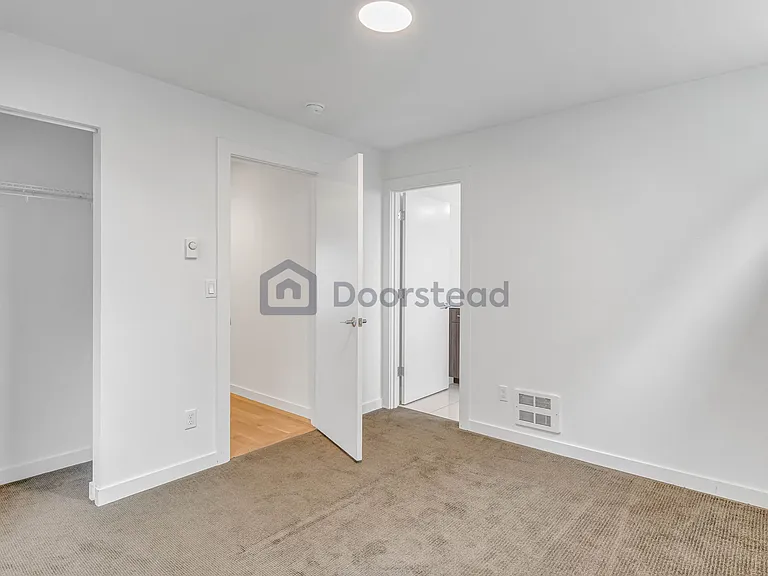 4226 Evanston Ave N — Photo 23