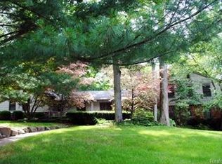 32576 Robinhood Dr, Beverly Hills, MI