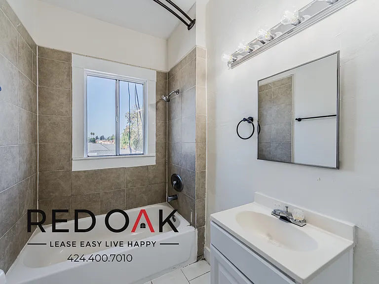 1026 W 22nd St #14 — Photo 9