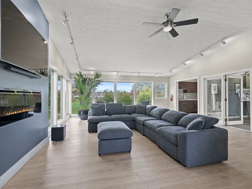 Center Court Apartments