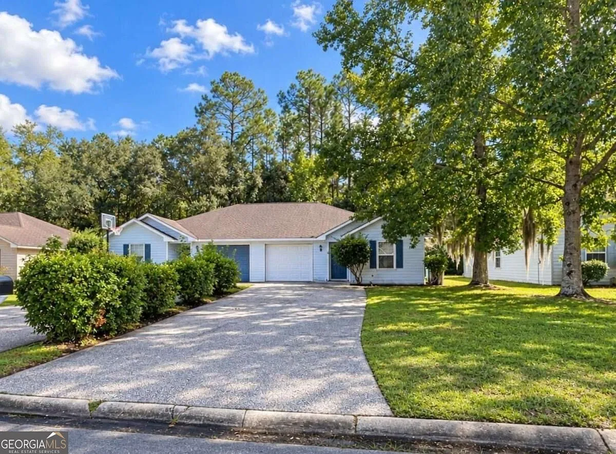 3 bed, 2.0 bath, 1125 sqft, $1,400 — Photo 1