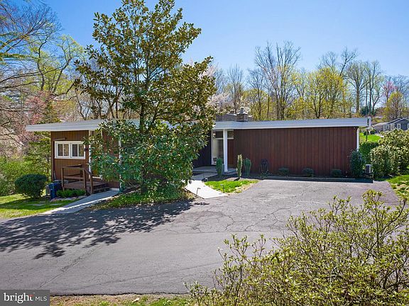 3rd image of 1321 Pepper Rd