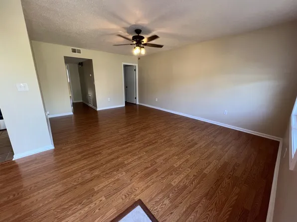 907 Hillwood Dr #B, Murray, KY 42071