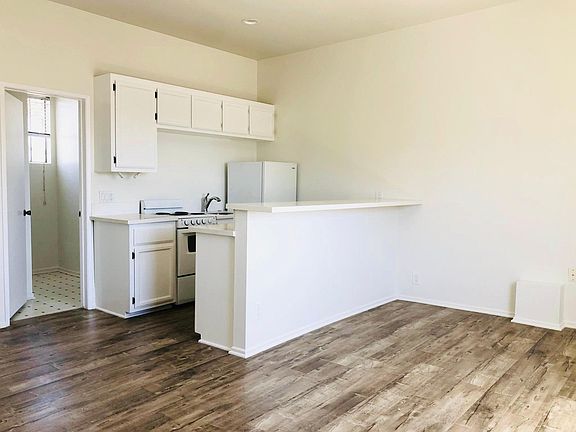 4th image of 463 S Maple Dr APT 9