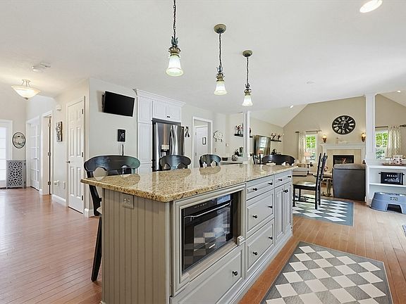 3rd image of 42 Shining Rock Dr
