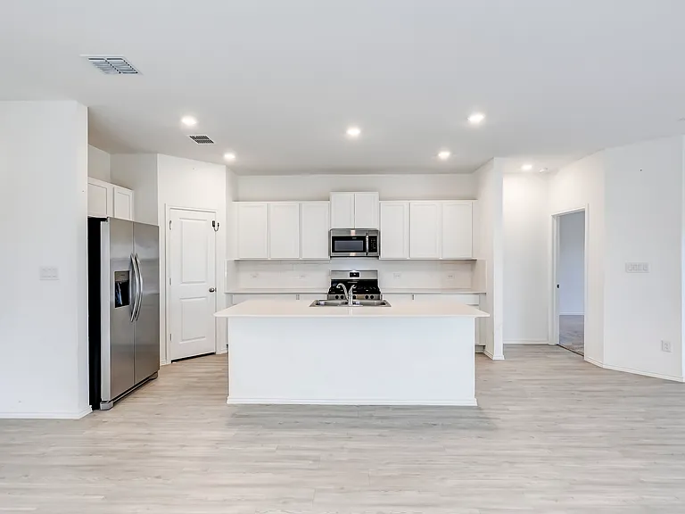 591 Avre Loop — Photo 10