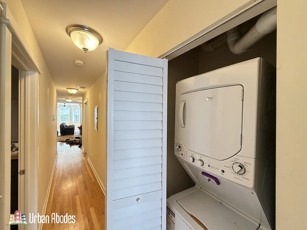 3 bed, 1800 sqft, $2,995 — Photo 3