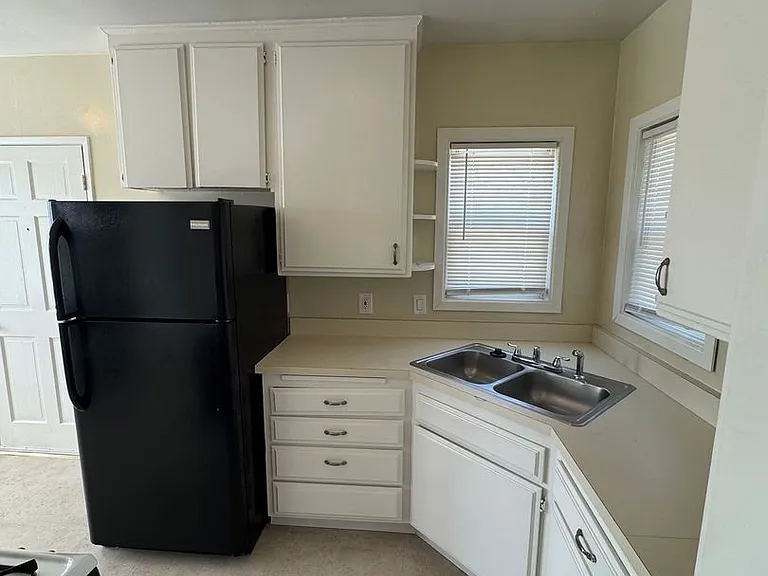 4542 N Lakewood Blvd. — Photo 18