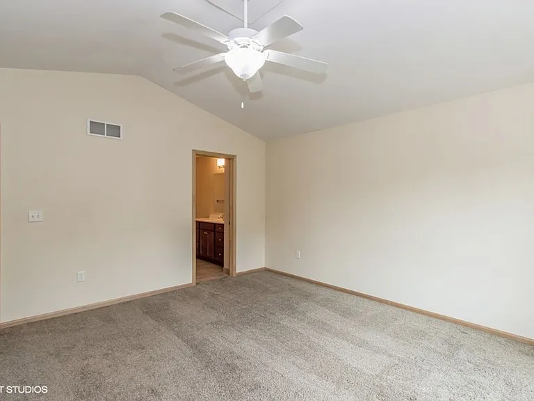 901 Scott Park Dr — Photo 11