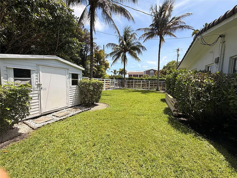 11445 N Bayshore Dr — Photo 28