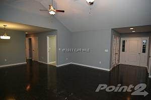 GreatRmTowardEntrance